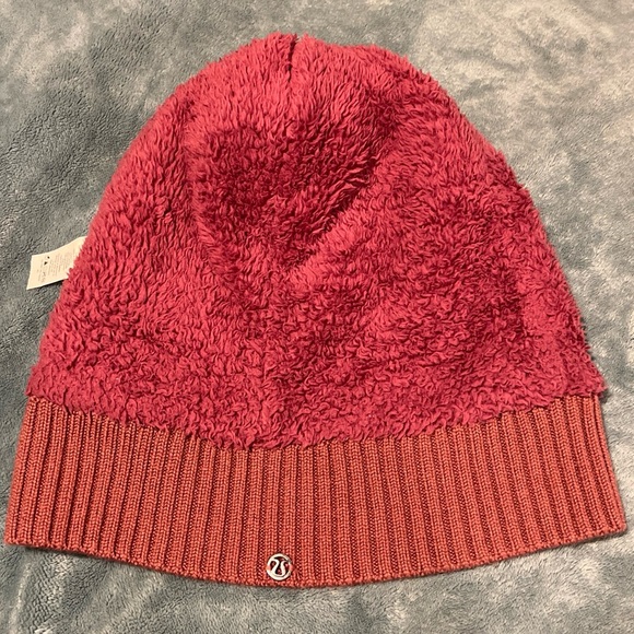Lululemon Show Me The Sherpa Pink Merino Wool Cable Knit Beanie Hat - Picture 9 of 13